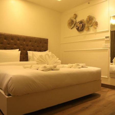 Sapphire Sky Hotel เดห์ราดุน ภายนอก รูปภาพ