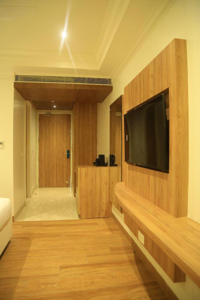 Sapphire Sky Hotel เดห์ราดุน ภายนอก รูปภาพ
