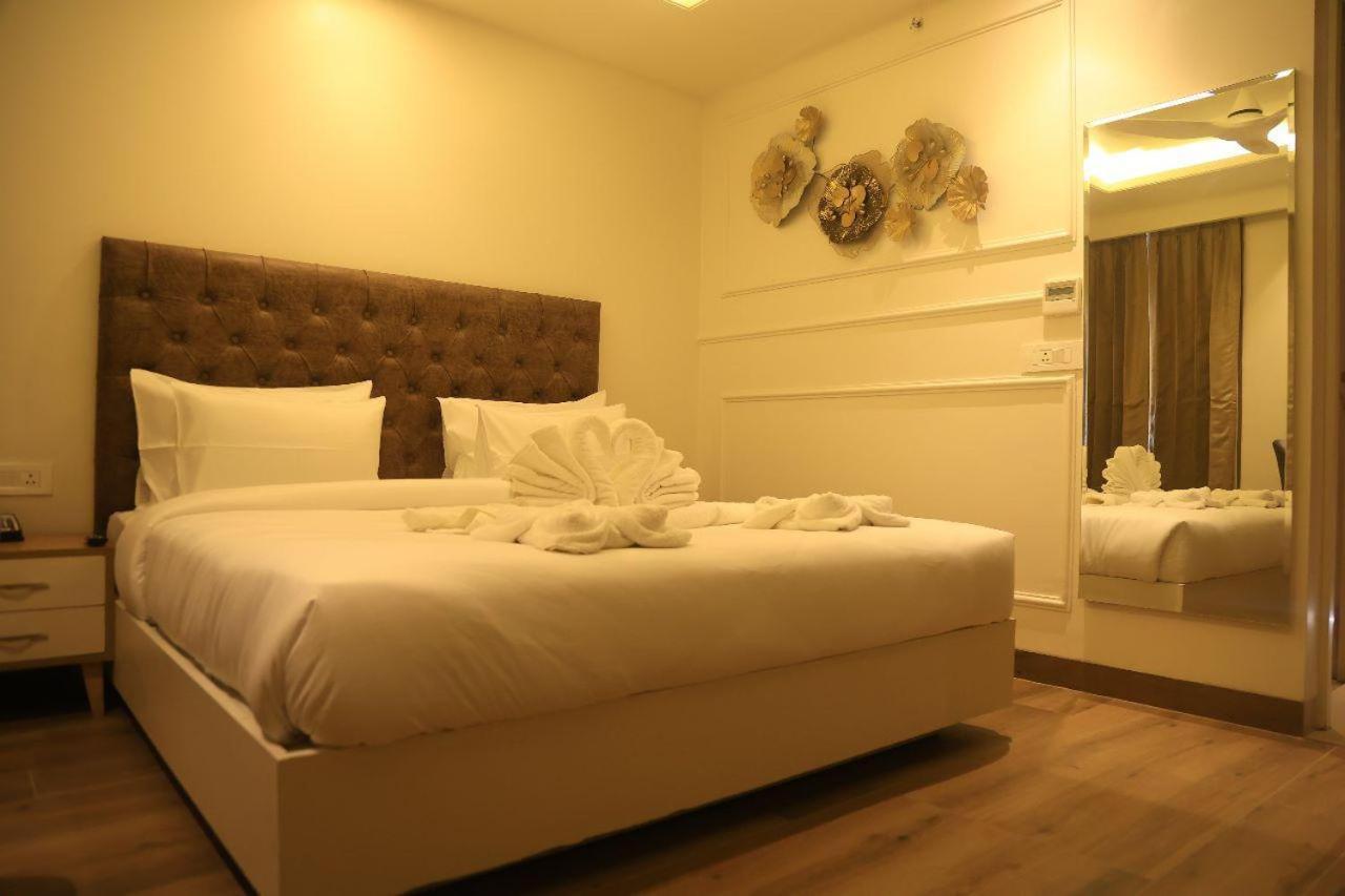 Sapphire Sky Hotel เดห์ราดุน ภายนอก รูปภาพ